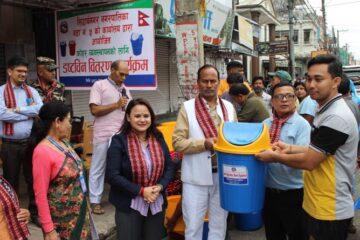 ‘क्लिनग्रीन’ सिद्धार्थनगरका लागि डस्टबिन वितरण