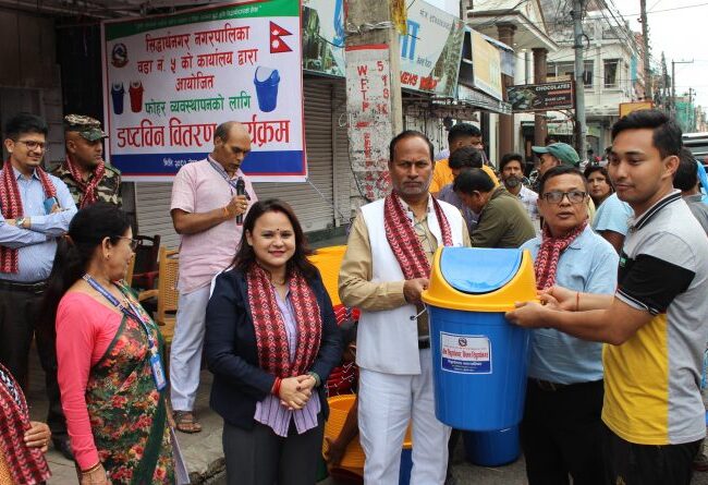 ‘क्लिनग्रीन’ सिद्धार्थनगरका लागि डस्टबिन वितरण